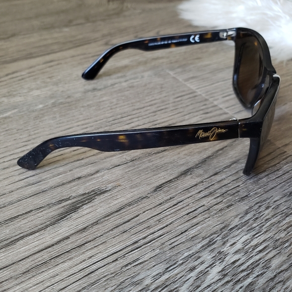 MAUI JIM - Sunglasses & case - Picture 9 of 16